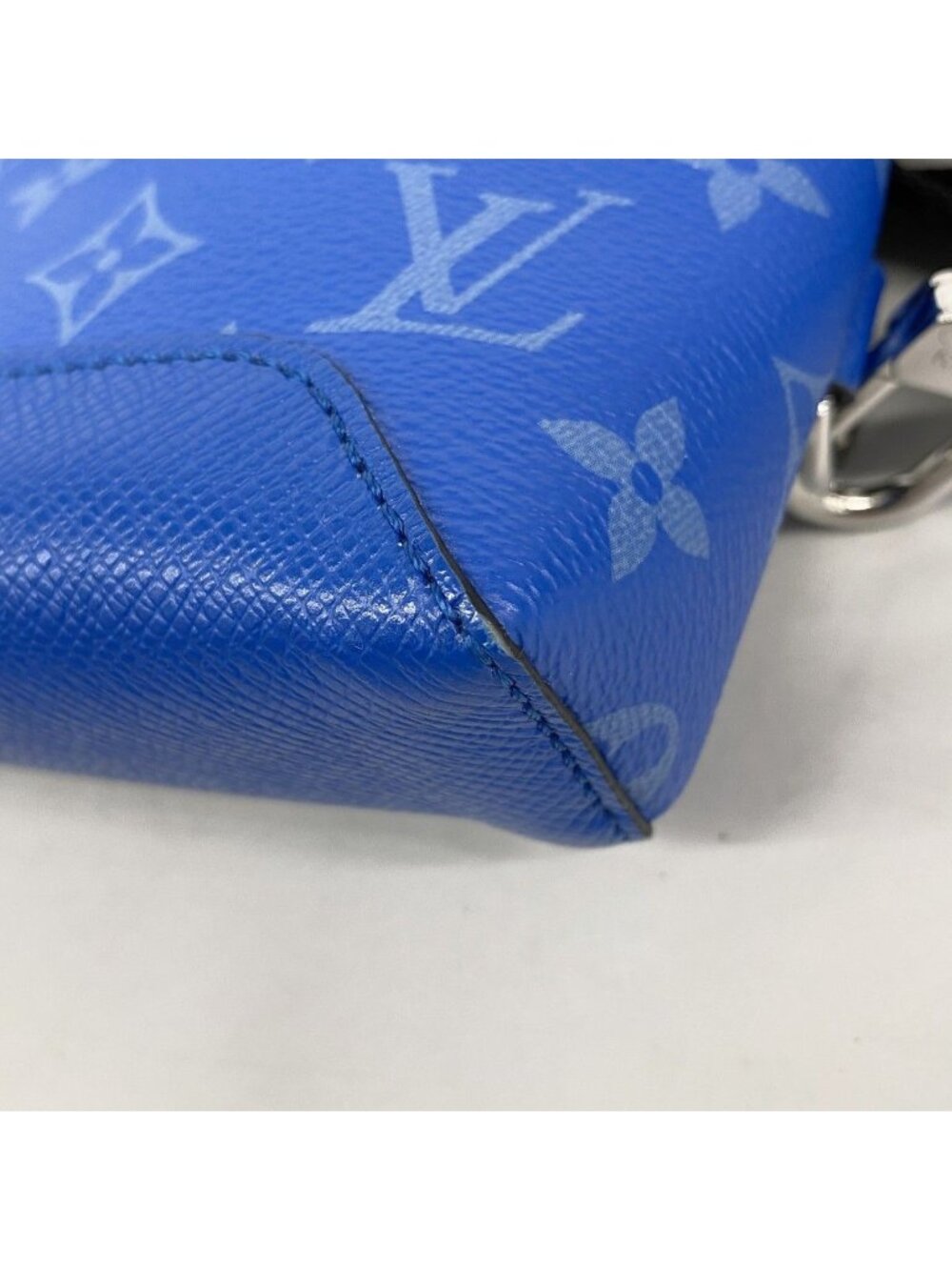 Louis Vuitton Belt Bag Taigarama Duo Blue - Picture 6 of 8